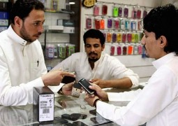 السعودية تحظر على الاجانب بيع الهواتف المحمولة