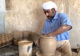 صناع الفخار البحرينيون يأملون في الحفاظ على حرفتهم التقليدية