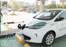 دبي تسرع انتشار السيارات الهجينة والكهربائية