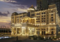 فندق سانت ريجيس دبي يحتفي بفوزه في الحفل الختامي الكبير لجوائز السفر العالمية لعام ٢٠١٦