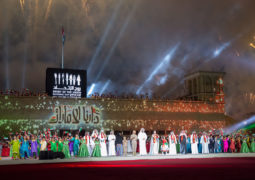 حسين الجسمي يعزف ألحان الحب و الولاء للوطن والقادة بين أرجاء الإمارات