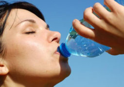 ما هي كمية الماء التي يجب أن تشربها يومياً؟